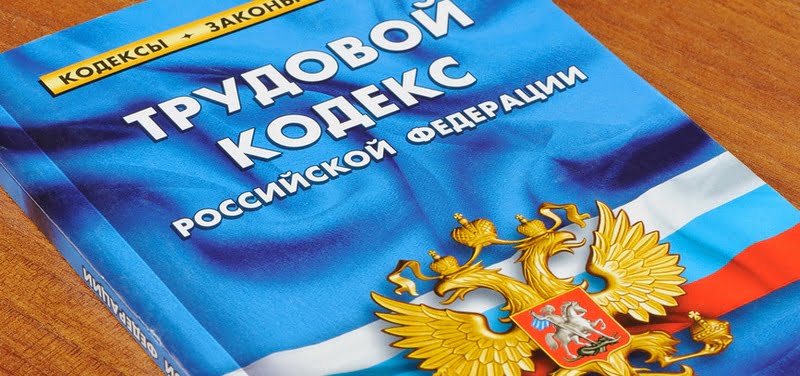 Работник просит перечислять заработную плату другому лицу. Как быть?