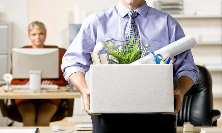 Работник увольняется после отпуска. Суммы выплат в 6-НДФЛ