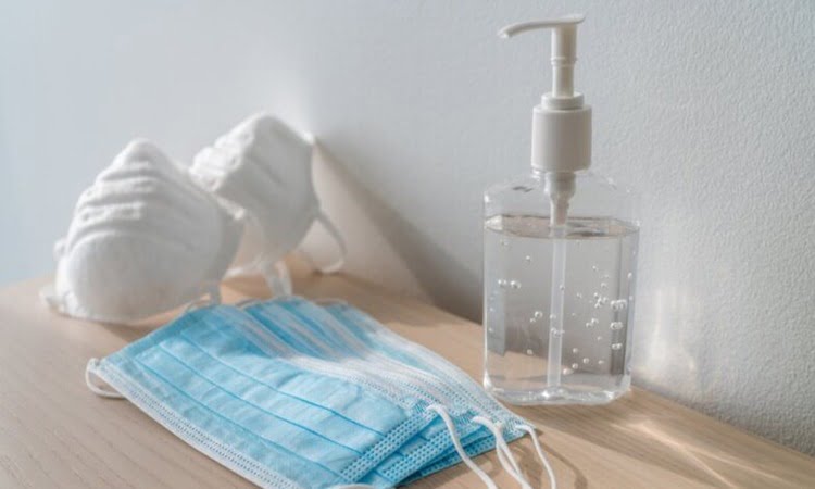 Работодателям будет позволено включать в расходы на социальное страхование приобретение масок, перчаток и антисептиков